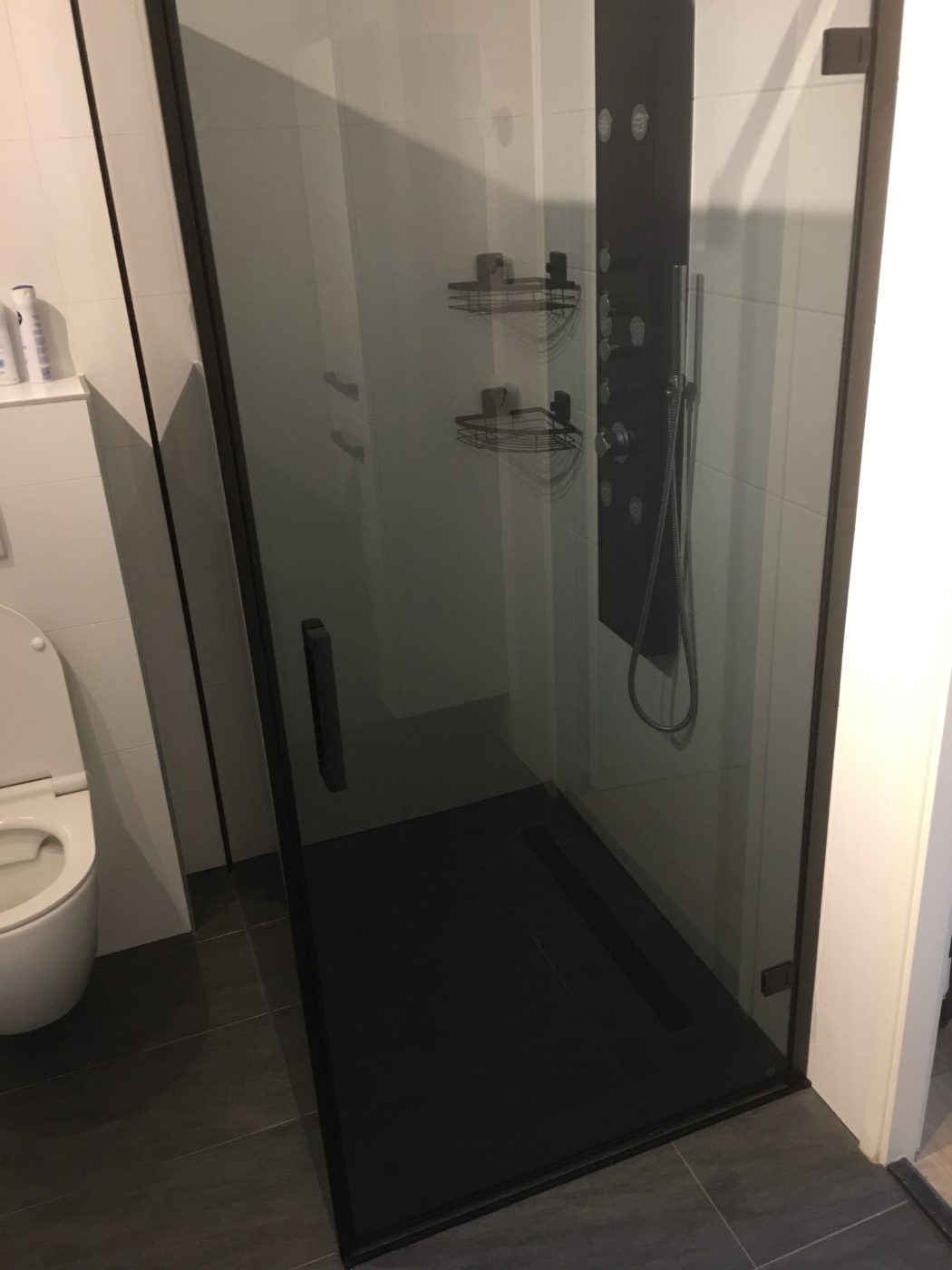 Inloopdouche met zwart glas, Driebergen